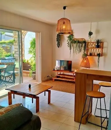 Holiday home Maison 8min A Pied Port Et Plages *